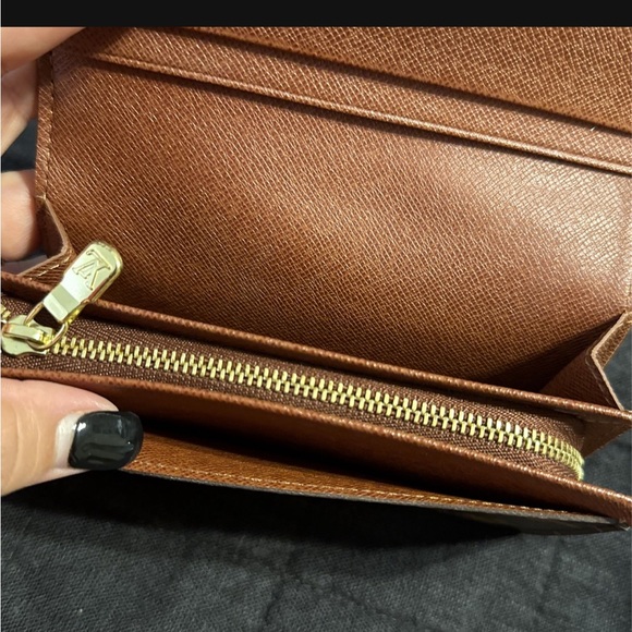 AUTHENTIC LOUIS VUITTON PURSE AND WALLET - Picture 6 of 12